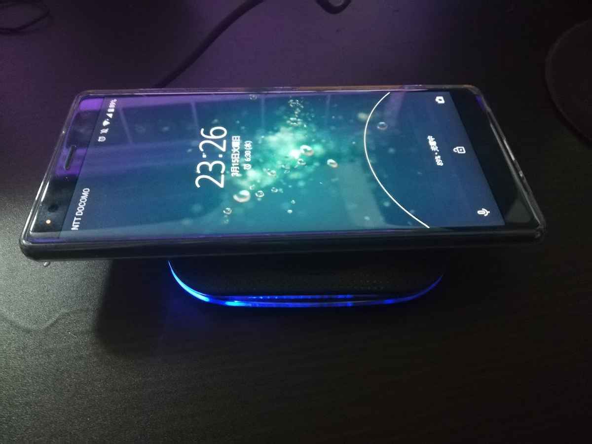 ワイヤレス充電器 乗せてみる