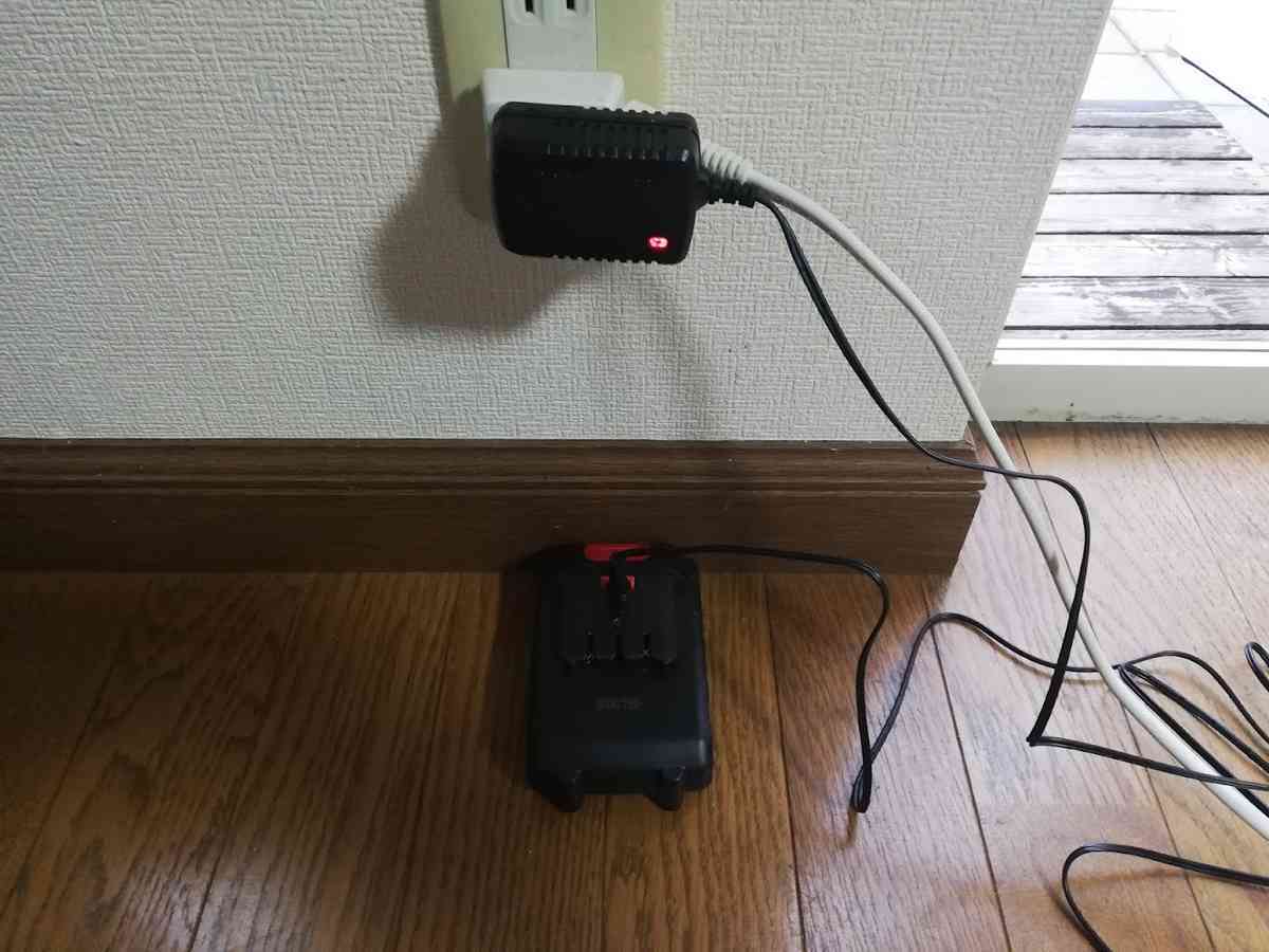 バッテリー　充電中