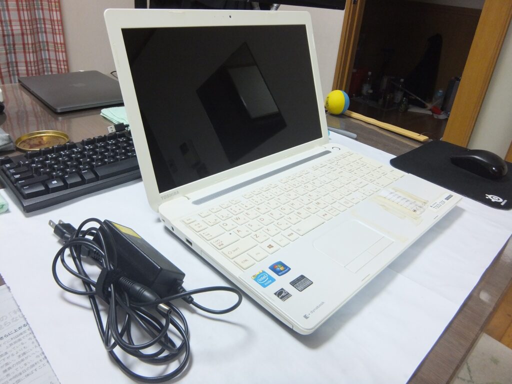 東芝 dynabook T353/23F CPU：Celeron 1037U 1.8GHz / メモリ