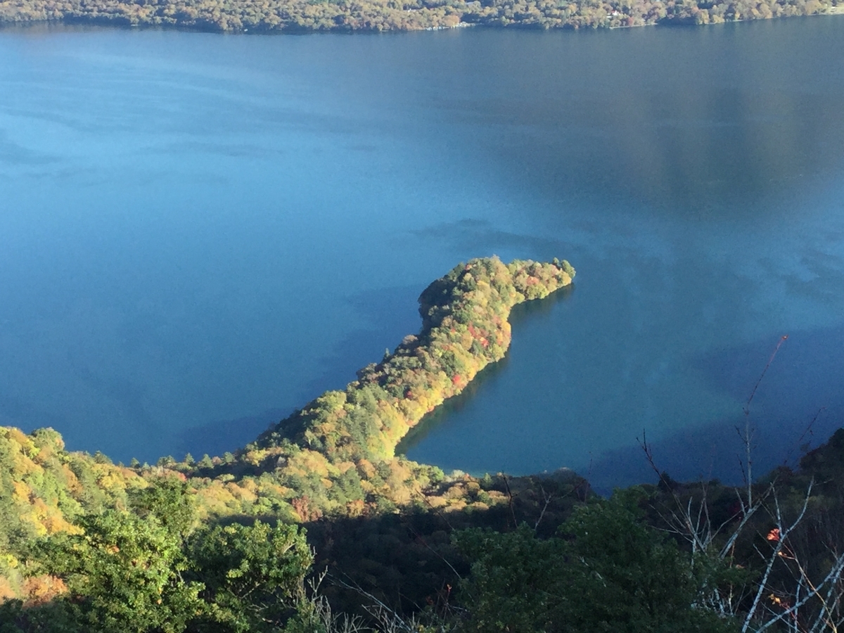 半月山展望台からの八丁出島（2022.10.21）（Marriott & Go）