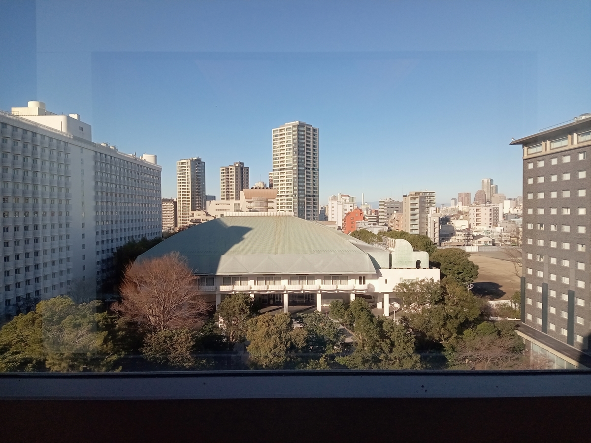ザ・プリンスさくらタワー東京 デラックスタワー エレベーターからの庭園景色（Marriott & Go）