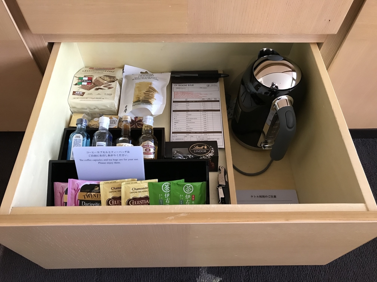 ザ・プリンスさくらタワー東京 デラックスタワービューキング ミニバーコーナー（Marriott & Go）