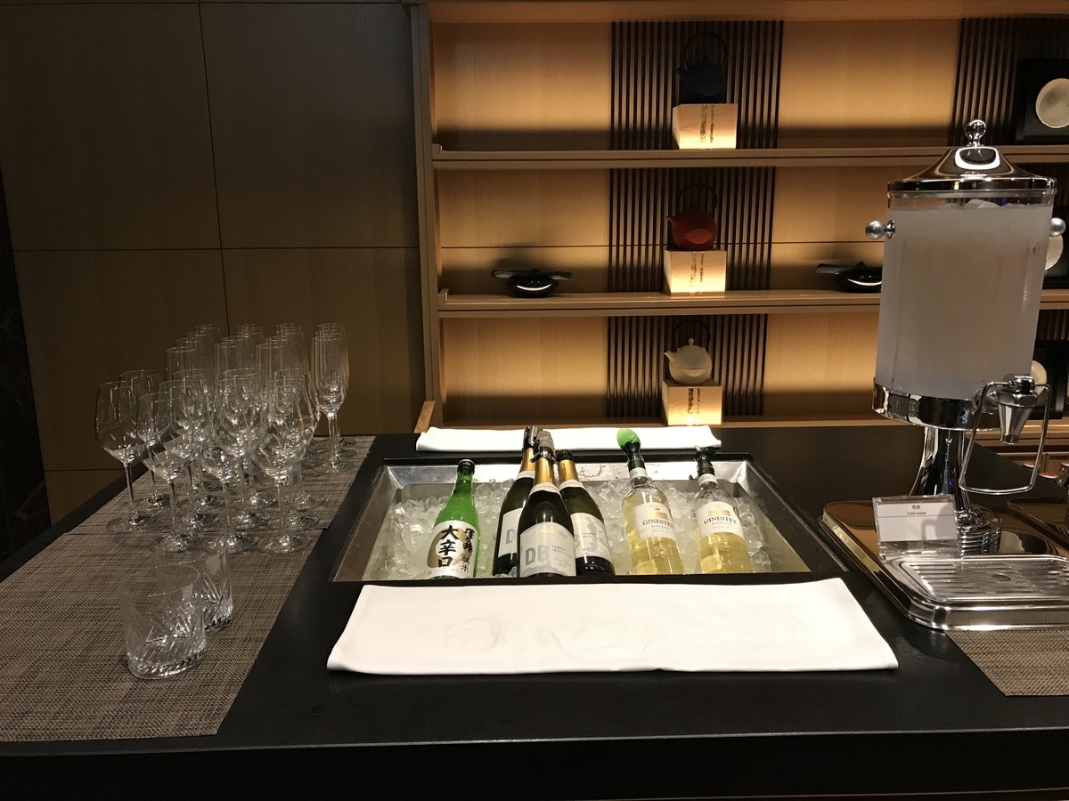 ザ・プリンスさくらタワー東京 エグゼクティブラウンジ・カクテルタイム バーカウンター（Marriott & Go）