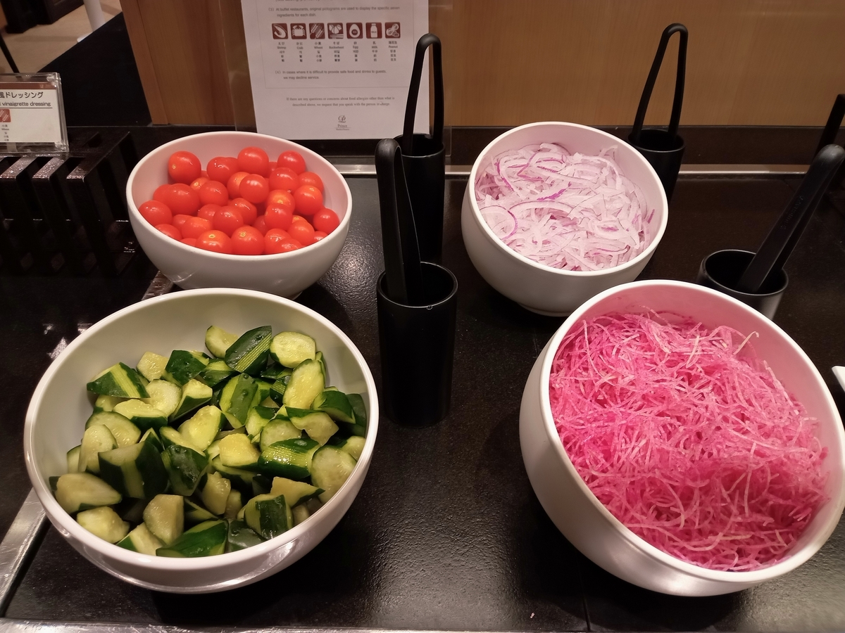 ザ・プリンスさくらタワー東京 エグゼクティブラウンジ・朝食 サラダ＆フルーツ（Marriott & Go）