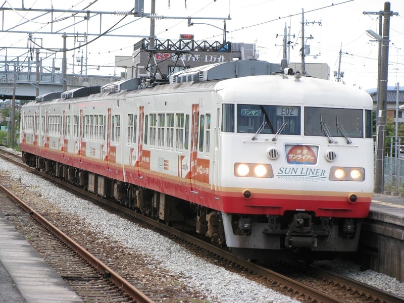 117系 E02編成 (岡山電車区所属) - 海峡を越えた先には