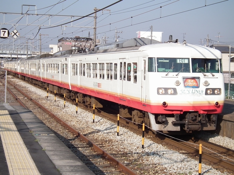 117系 E01編成 (岡山電車区所属) - 海峡を越えた先には