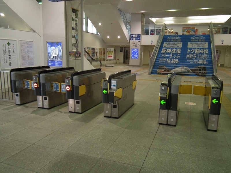 JR四国初の自動改札 - 海峡を越えた先には