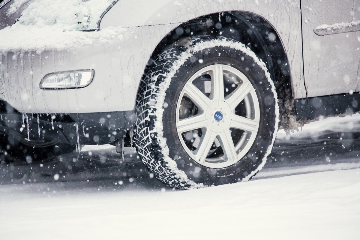 車とタイヤと雪