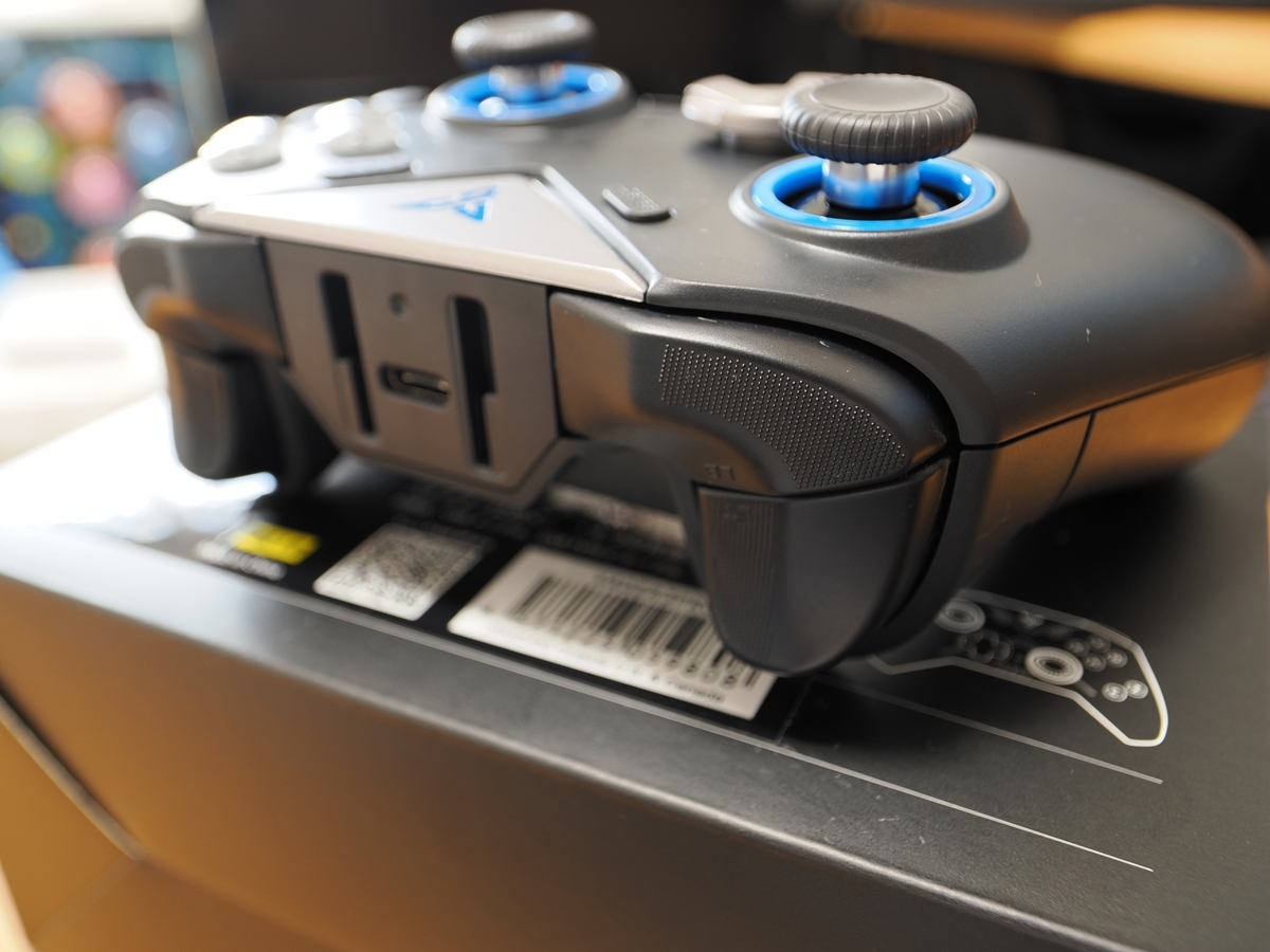 決まりました Razer Raiju PS4コントローラー