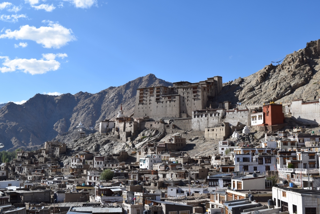 ラダック地方、富士山の山頂にある天空の都市「レー」 TΛBI モンド