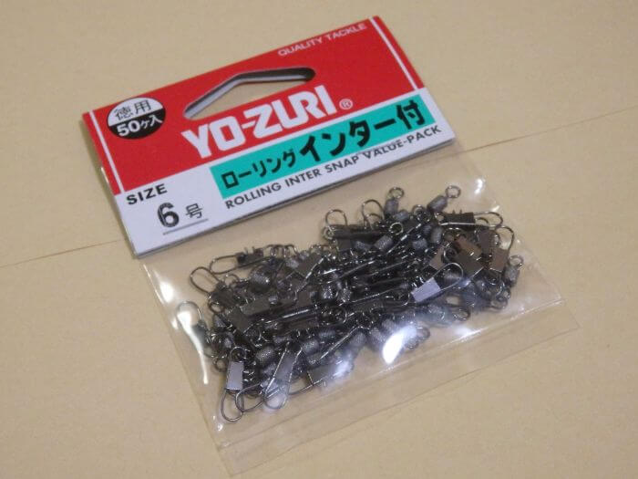 サビキ仕掛けを道糸とつなげるために使うスナップ付きサルカンの写真