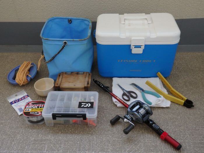アブシンを堤防際の探り釣りで狙うときに持って行く道具の写真