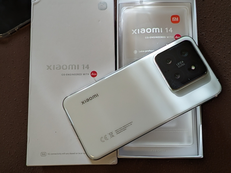 Xiaomi 14 ホワイト 本体と付属品 Xiaomi 14 (無印)を入手した 3日使用感 - ROM焼き試験場