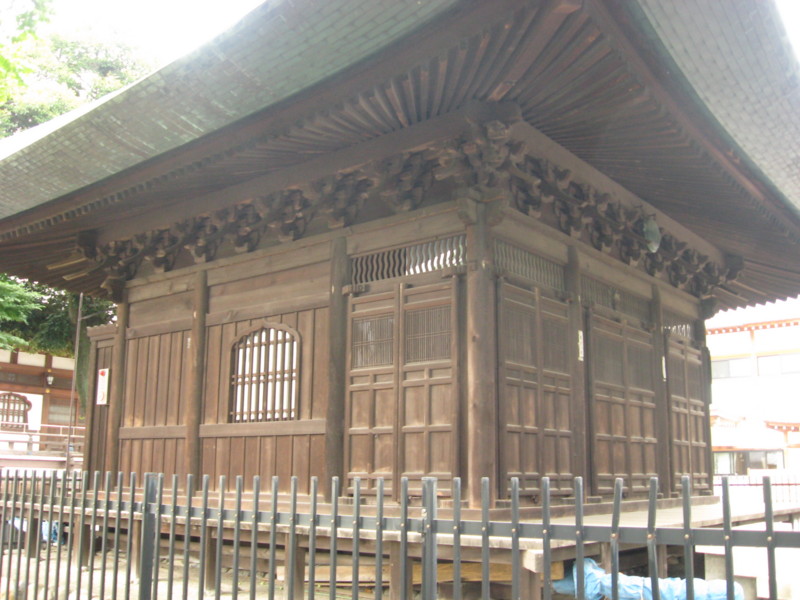 花頭窓、桟唐戸、粽柱（高倉寺観音堂）