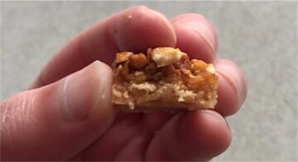 ファミマ ヘーゼルナッツ アーモンドのフロランタン ディズニーとのコラボ商品 気になるお味は 甘党犬のお菓子小屋