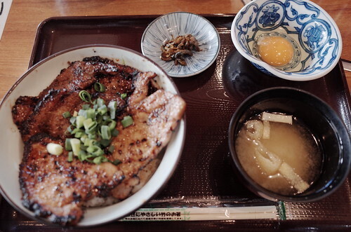 109Ricoh GRⅡ秩父市野坂町一丁目豚味噌丼本舗野さか豚みそ丼、生玉子.