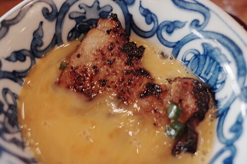 115Ricoh GRⅡ秩父市野坂町一丁目豚味噌丼本舗野さか豚みそ丼ロースを生玉子と絡める.