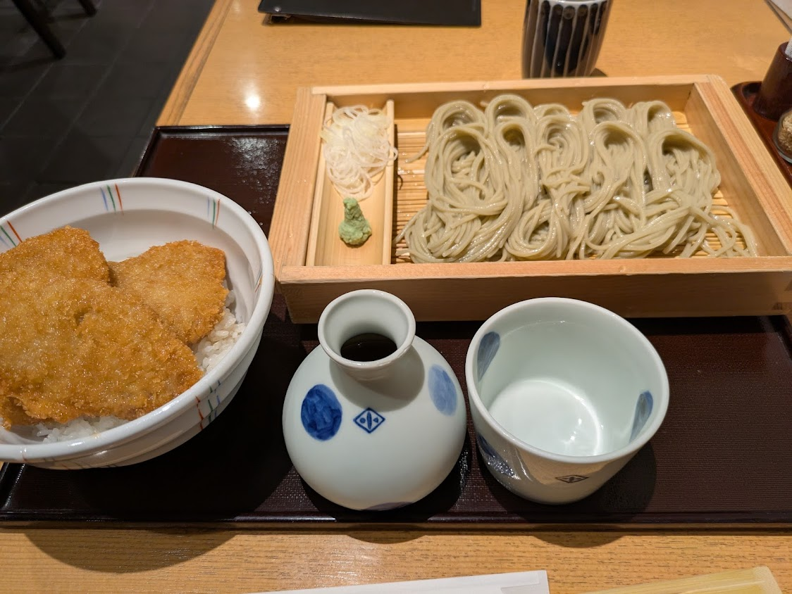 へぎそばとタレカツ丼のセット