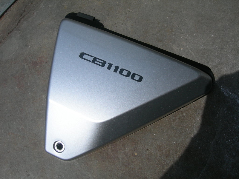 SC65 CB1100 純正サイドカバー　左右 CB1100 純正サイドカバー左右 シルバー SC65 CB1100 純正サイド