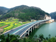 西安　漢中　高速道路