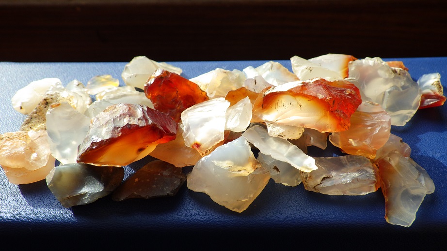 玉川瑪瑙と珪化木国産鉱物と原石No.⁇⁇ 玉川瑪瑙と珪化木国産鉱物 原石No.787 - メルカリ