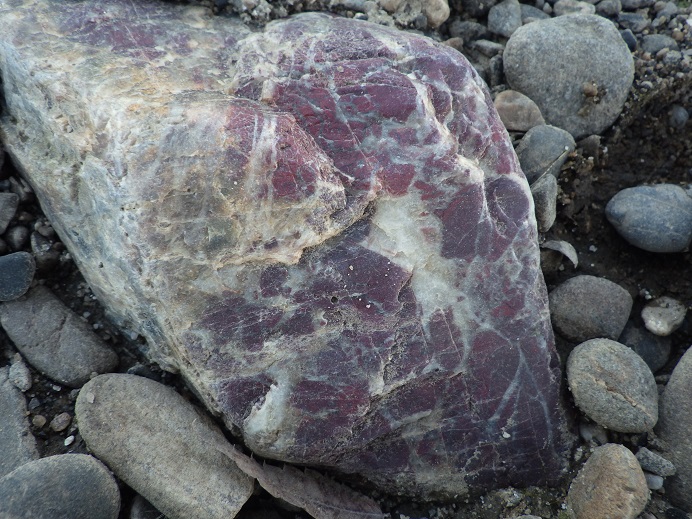 玉川瑪瑙と珪化木国産鉱物と原石No.⁇⁇ 久慈川・玉川のメノウと珪化木