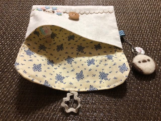 ポーチのフタを開けた写真 モカリーナさんの作品