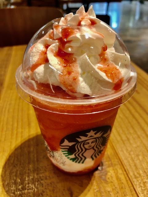 スタバいちごのフラペチーノ