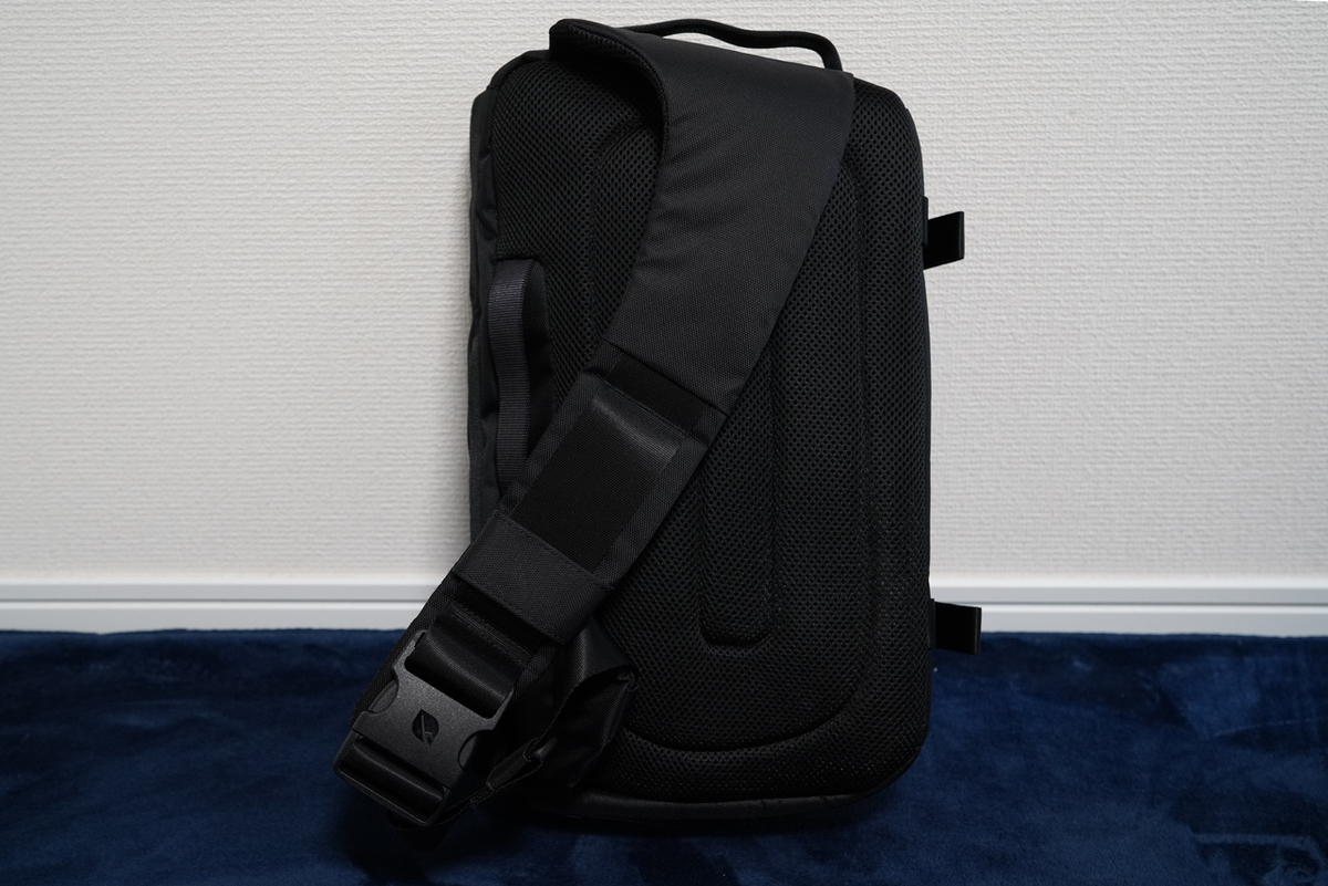 Incase DSLR Sling Pack Nylon レビュー - 買ってから考える