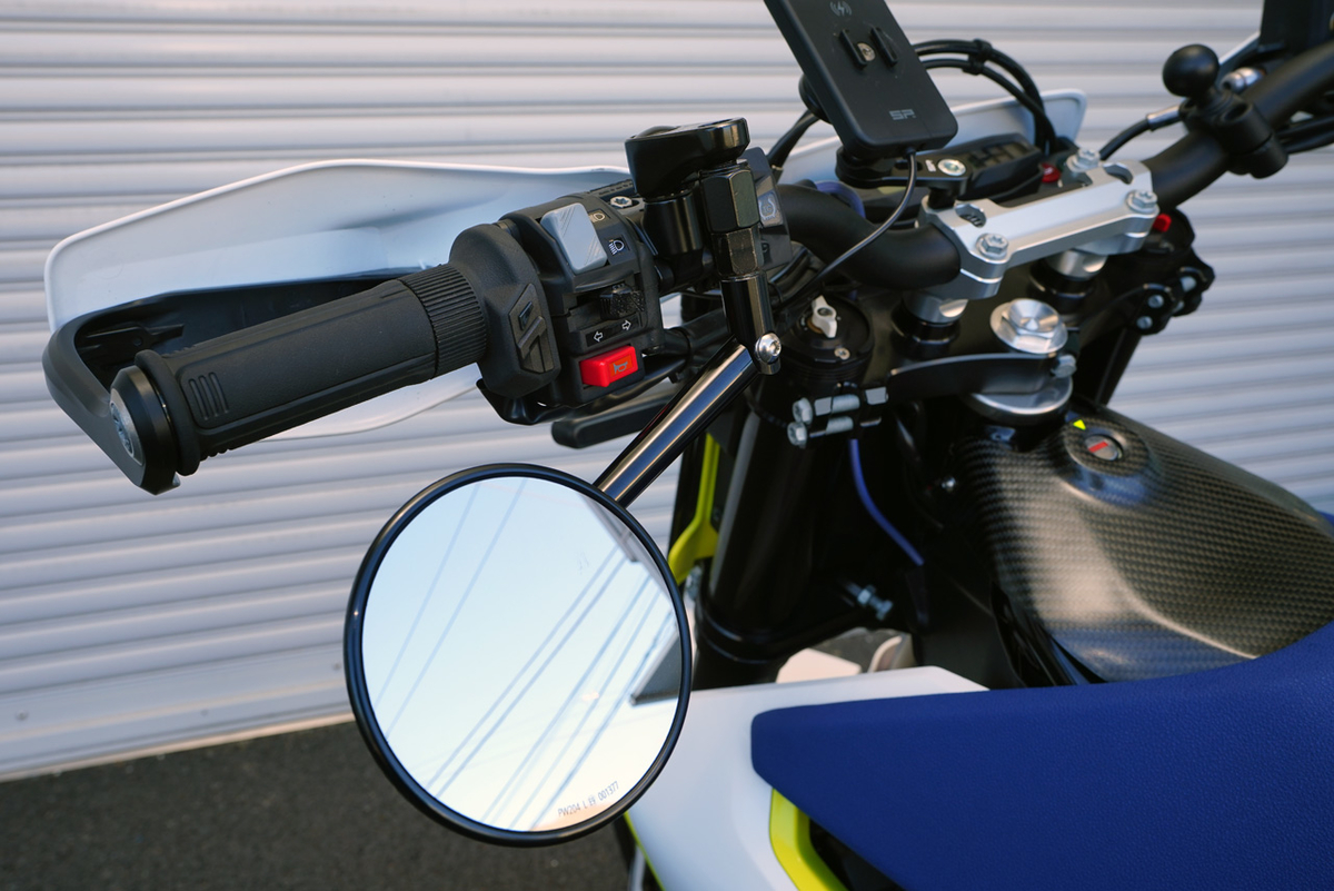 HUSQVARNA 701SUPERMOTO フロントフェンダーおまけ付き