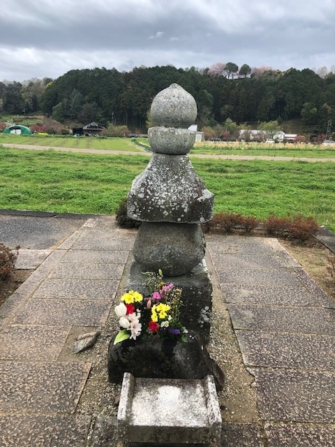 入鹿の首塚　と伝わる五輪塔