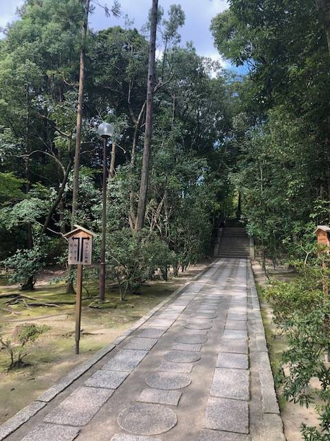 鑑真和上御廟から新宝蔵へ向かう階段 唐招提寺