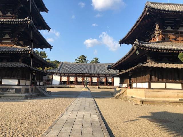 法隆寺西院伽藍・美しさの中に悲しみを秘めた世界最古の五重塔