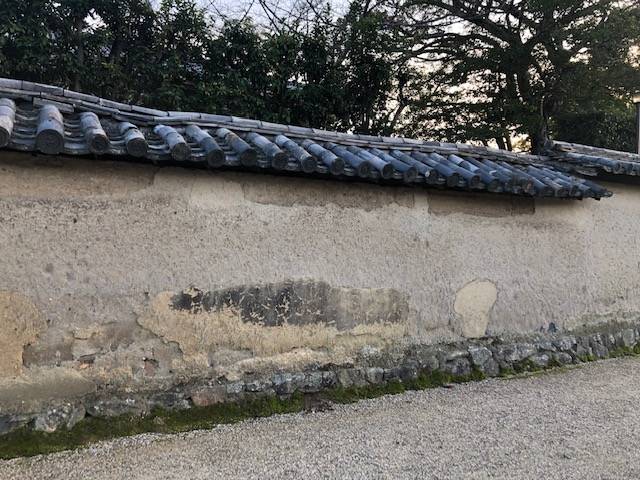 西院伽藍と東院伽藍を結ぶ築地塀