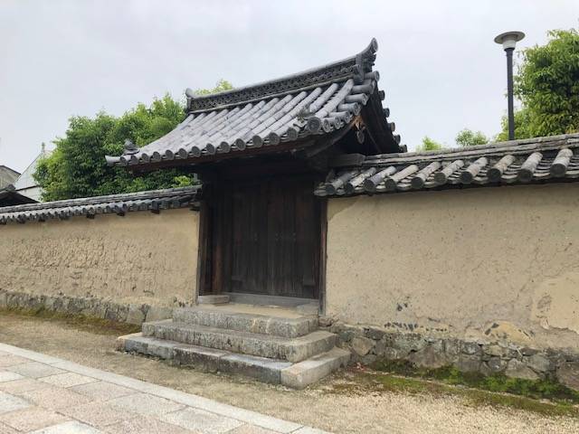 東院伽藍・築地塀