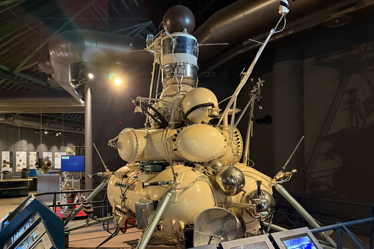 K氏 フリーダムボール イルカ 置物 宙氏 K氏 フリーダムボール イルカ 置物 宙氏