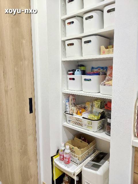 ウォークスルーのオープン棚 パントリー収納 は無印やわらかポリエチレンケースで統一しました ゆーんの徒然日記