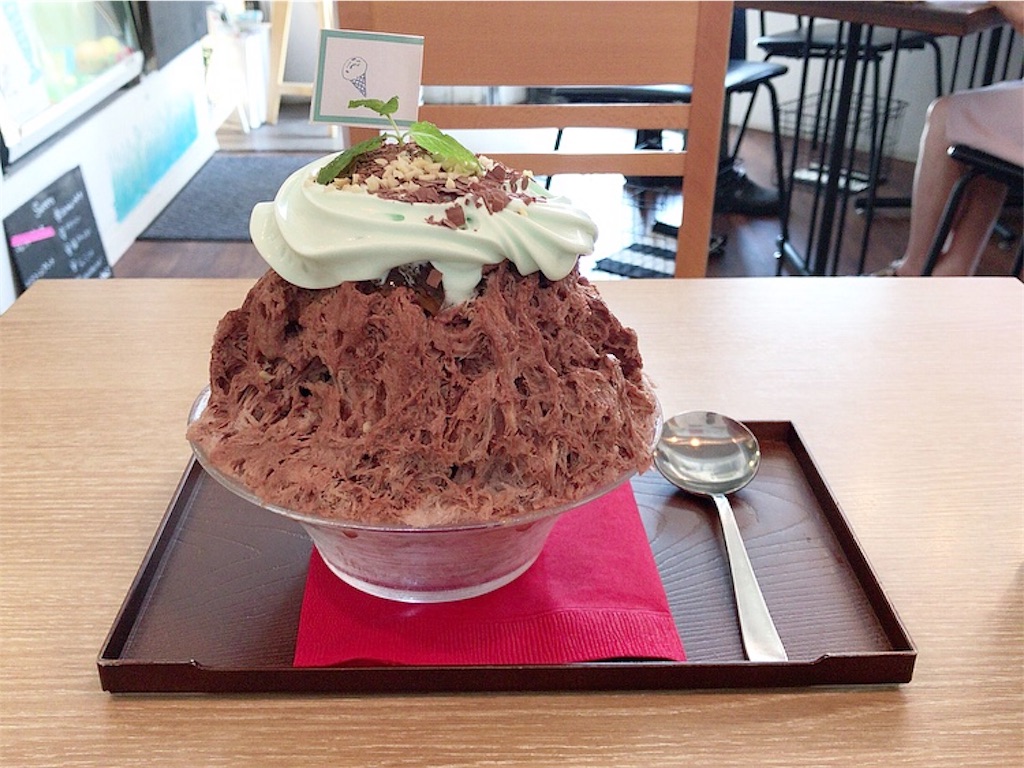 ビターなチョコミントかき氷 ぷるぷる カリカリ食感 サカノウエカフェ 湯島 1日1スイーツ カフェめぐり記録