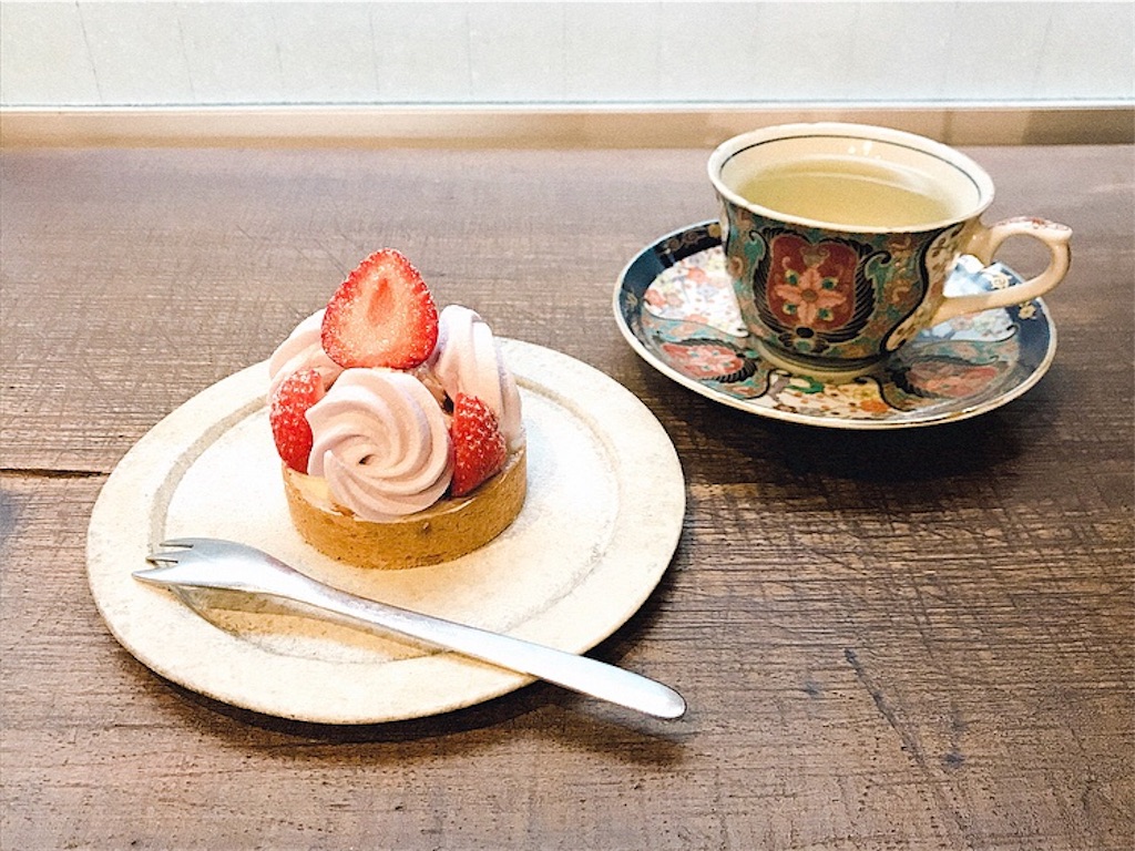 お花屋さん併設 アンティークカフェでいただく苺のタルト From Afar 倉庫01 蔵前 1日1スイーツ カフェめぐり記録