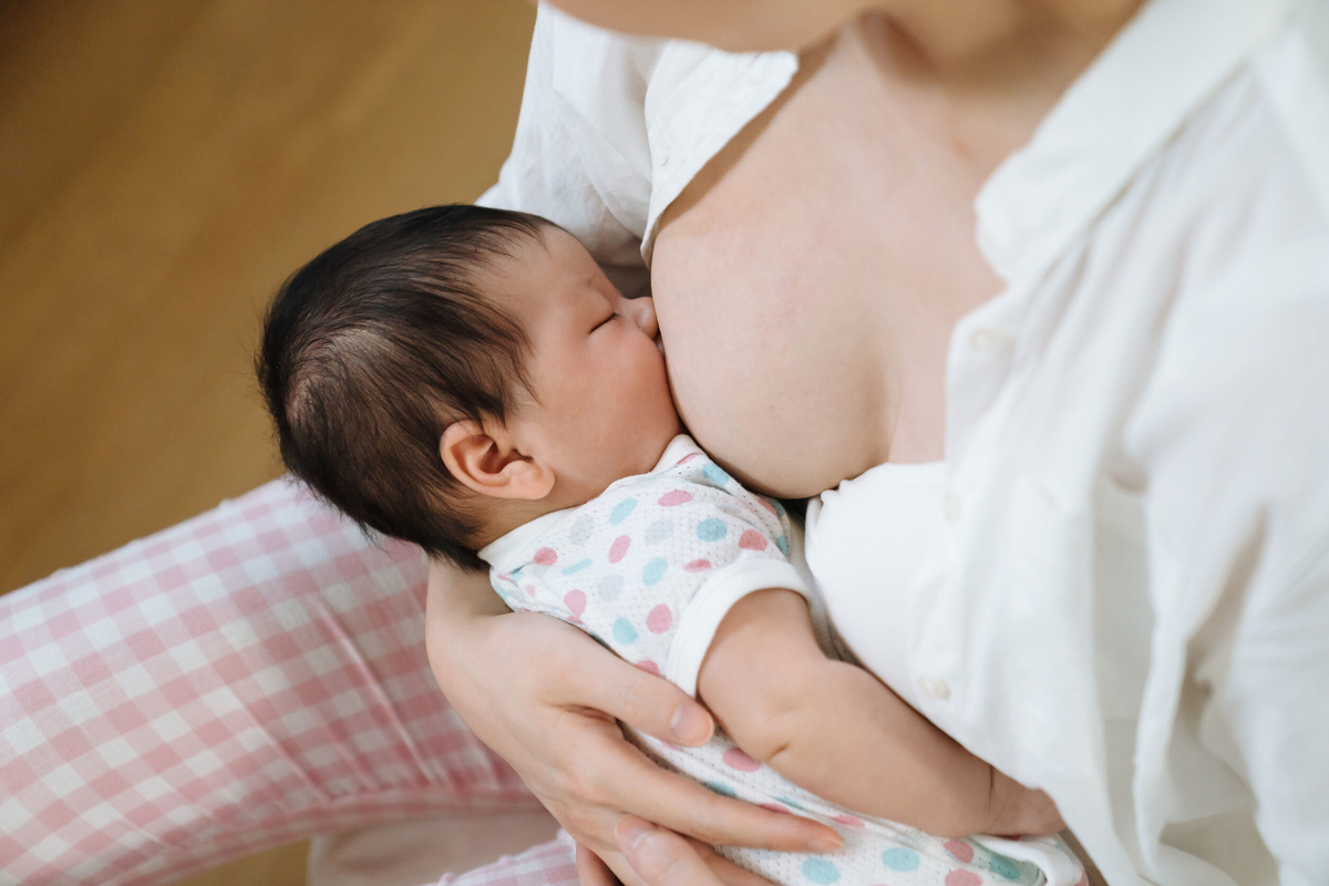 母乳ママ 助産師監修】ママの食生活がボロボロでも赤ちゃんには母乳を飲ませた方がいいの？助産師の浅井貴子先生に聞いてみました！ -  みんなの体験記【妊娠・出産・育児】