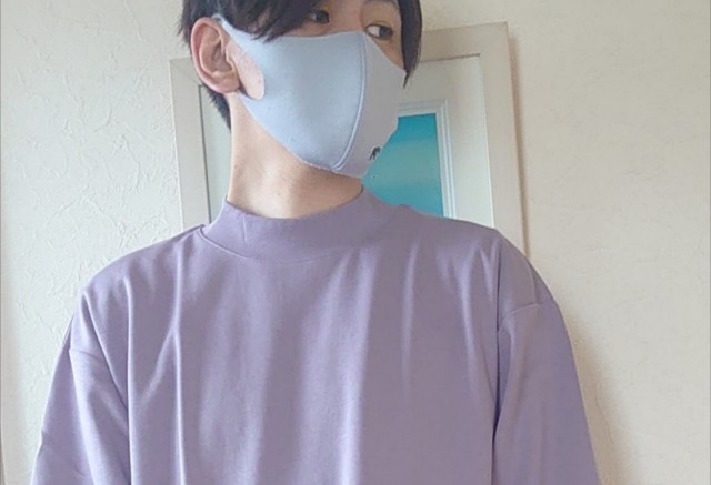 必見 ユニクロu エアリズムコットンオーバーサイズtシャツに待望のモックネックが登場 即買いレビュー Ymのメンズファッションリサーチ