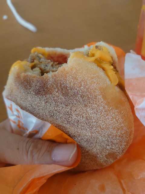 シャア専用マクドナルド実食レビュー この味が 人類を解き放つ 通常の3倍の旨さ Ymのメンズファッションリサーチ