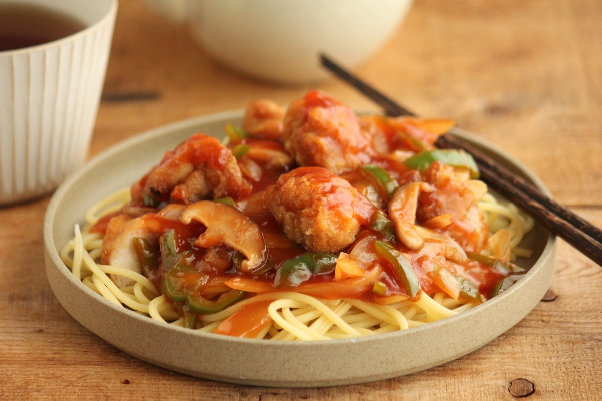 酸味と甘みがクセに 買ってきた鶏からで中華なパスタ 酢鶏風ナポリタン 山本リコピン メシ通 ホットペッパーグルメ