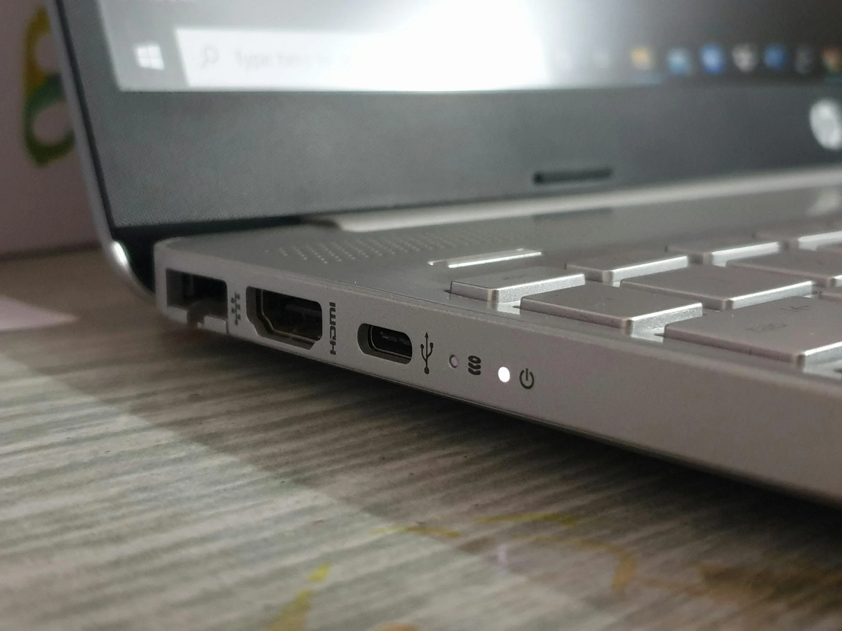 USB PD対応のノートパソコン