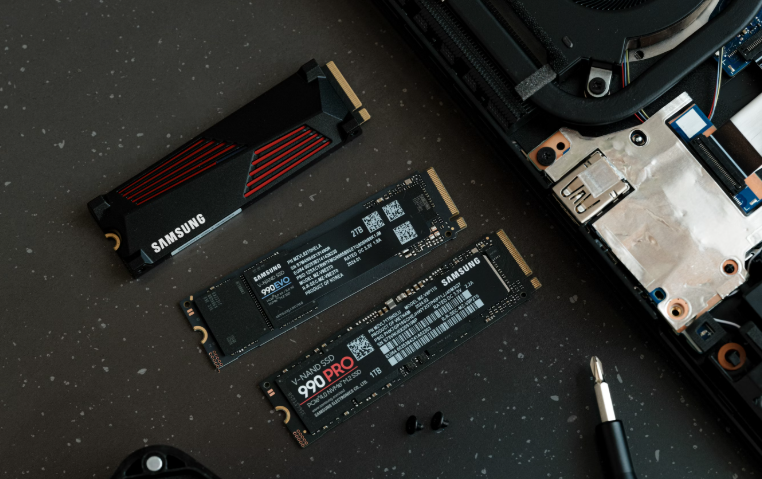 複数のSSDが並んだ写真