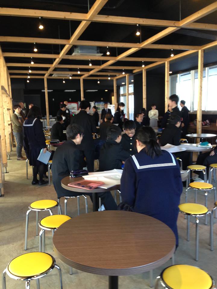 姫路高等学校探究科学コースの 双方向型中間発表 Art In School 姫路高等学校探究科学コースの 双方向型中間発表 Art In School