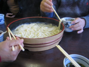 たらいうどん+釜揚げうどんinたらい