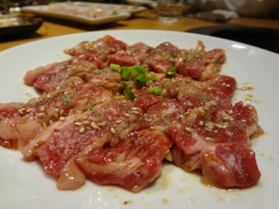  本八幡の「焼肉　栄」の肉