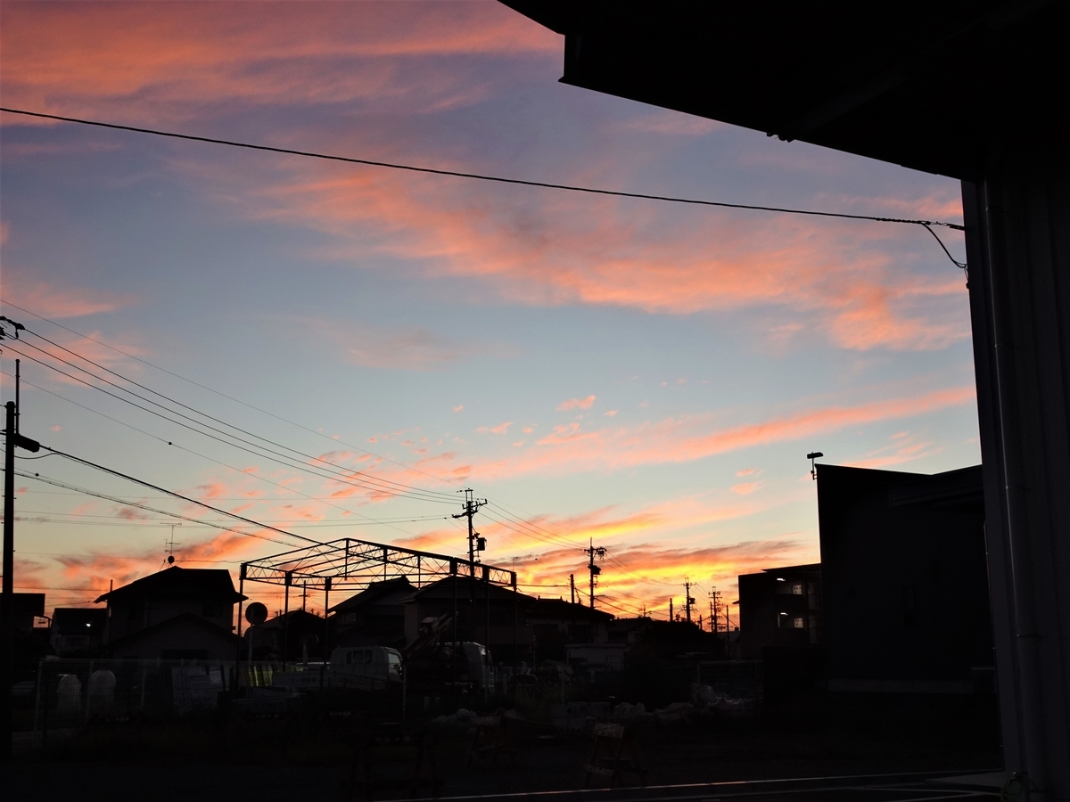 浜ちゃんの散歩道 １１８ 早朝の大気は初秋を感じ 東の空はオレンジ色になった Y Hamadaのブログ