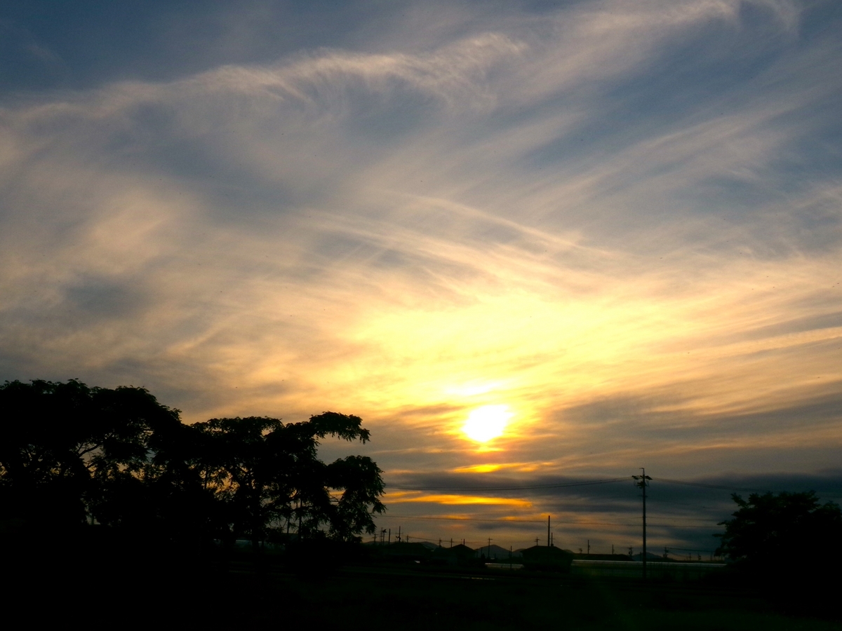 浜ちゃん89歳の散歩道(917) 夕暮の散歩は夕焼けが素晴らしくしばし眺めることにした - y_hamadaのブログ